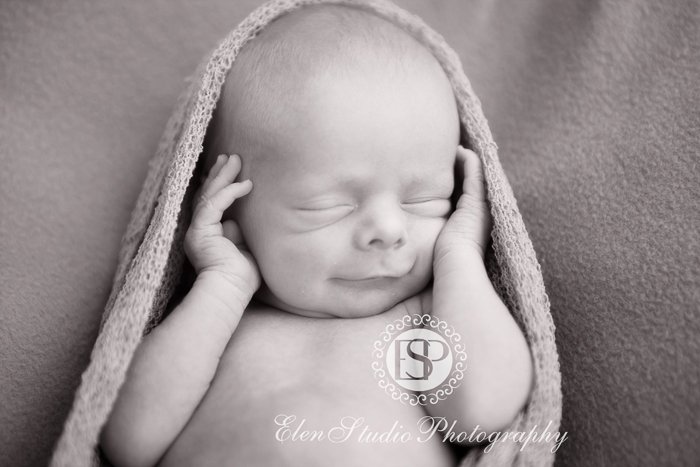 Newborn-Photographer-Derby-ORW10-Elen-Studio-Photography-008