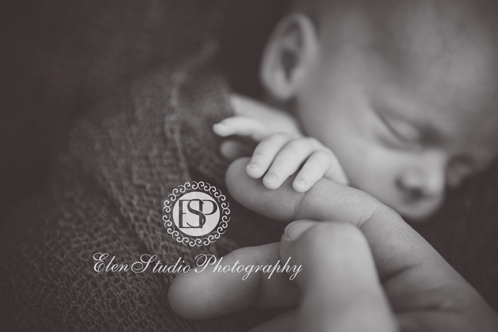 Newborn-Photographer-Derby-ORW10-Elen-Studio-Photography-018