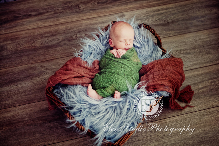 Newborn-Photographer-Derby-ORW10-Elen-Studio-Photography-022