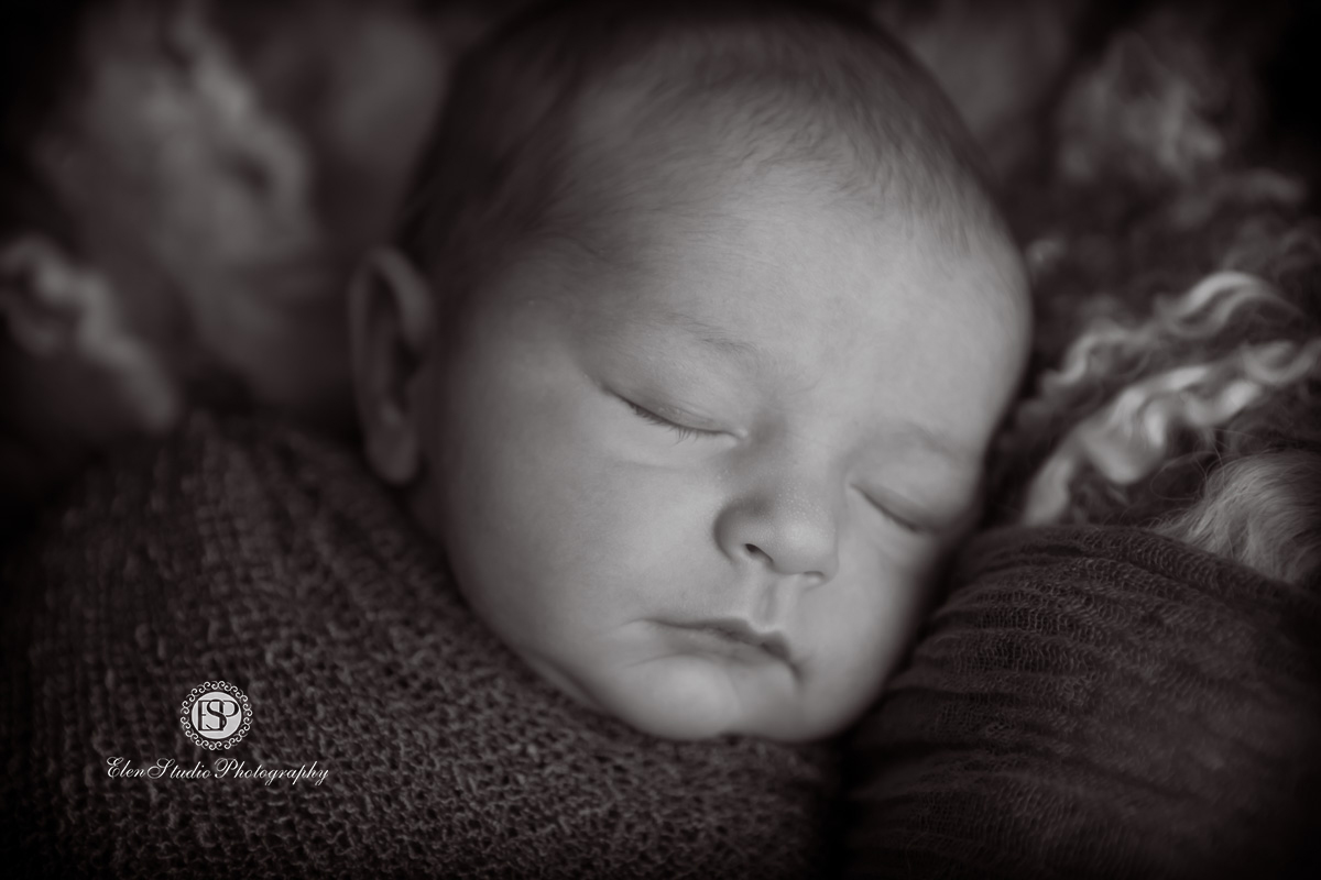 brown-grey-newborn-photographs--Derby-Elen-Studio-Photography-ssh-07