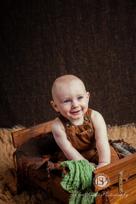 green-brown-baby-boy-photographs-Derby-BG-Elen-Studio-Photography-web-029