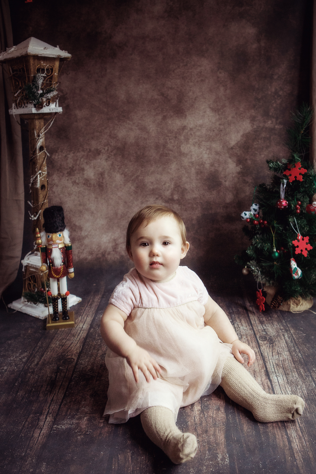 baby-girl-christmas-photos-derby-M-Elen-Studio-Photography-001