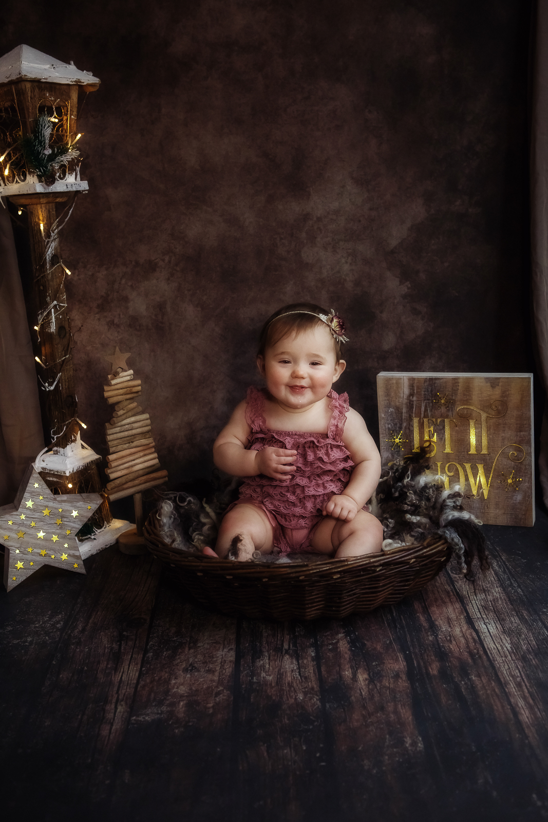 baby-girl-christmas-photos-derby-M-Elen-Studio-Photography-016