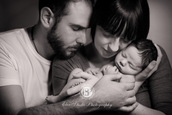 Newborn-photography-studio-Derby-AGN-Elen-Studio-Photography-27_bw